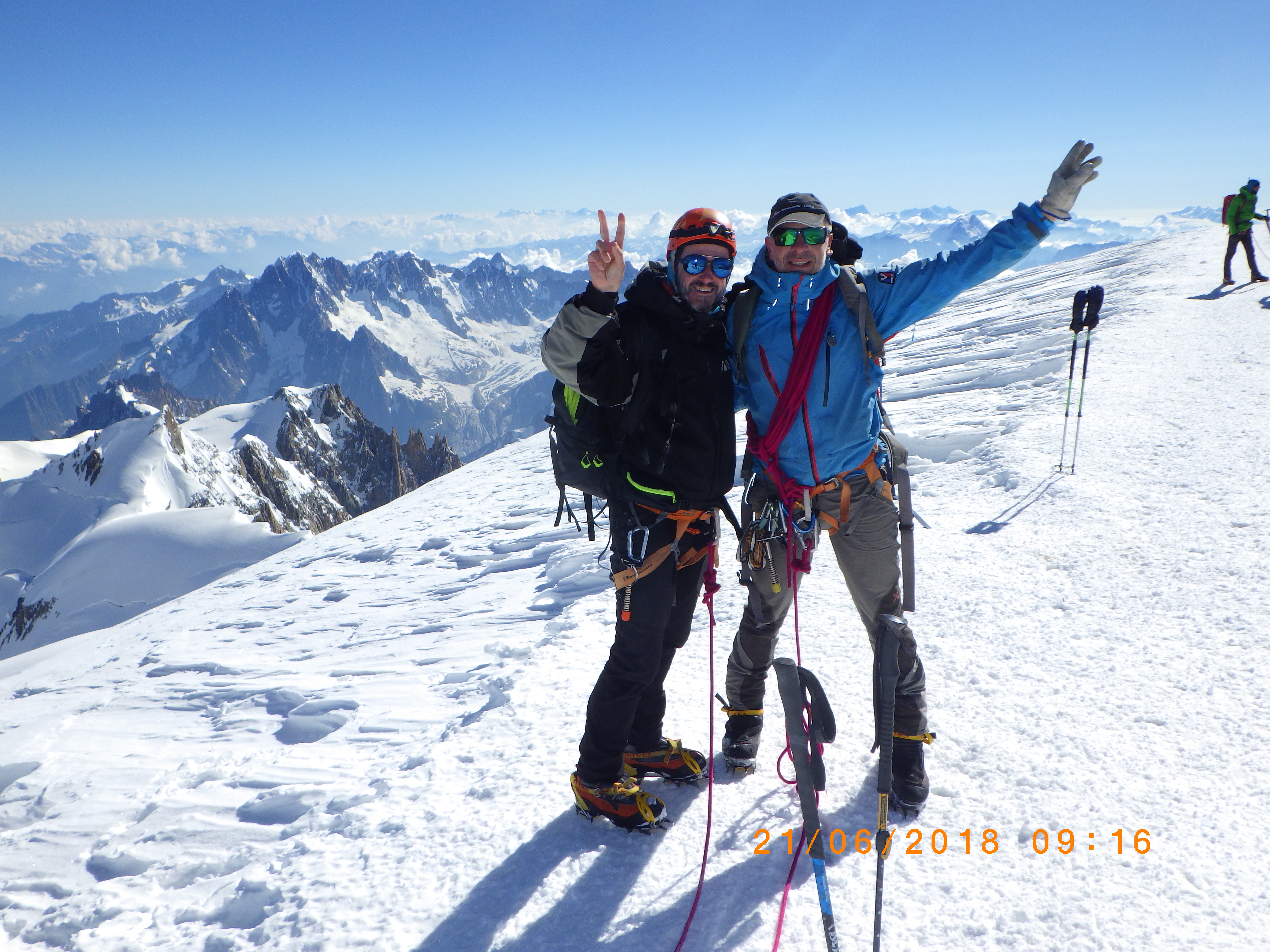 Le Mont-Blanc, superbe et immaculé, symbolise le désir extrême de l’homme de s’élever « Toujours plus haut ».